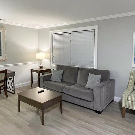 Marco Island Lakeside Inn מראה חיצוני תמונה