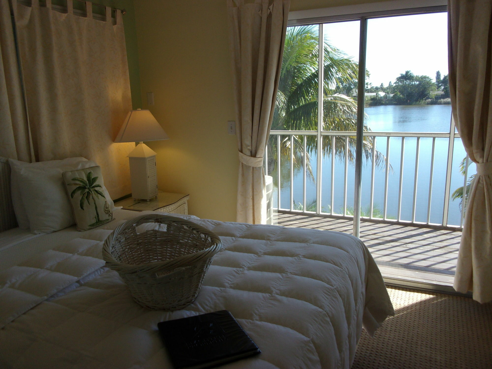 Marco Island Lakeside Inn מראה חיצוני תמונה